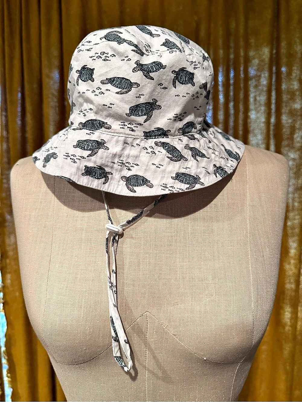Turtle Print Bucket Hat Like New